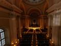 Organ v Siyanii svechey.